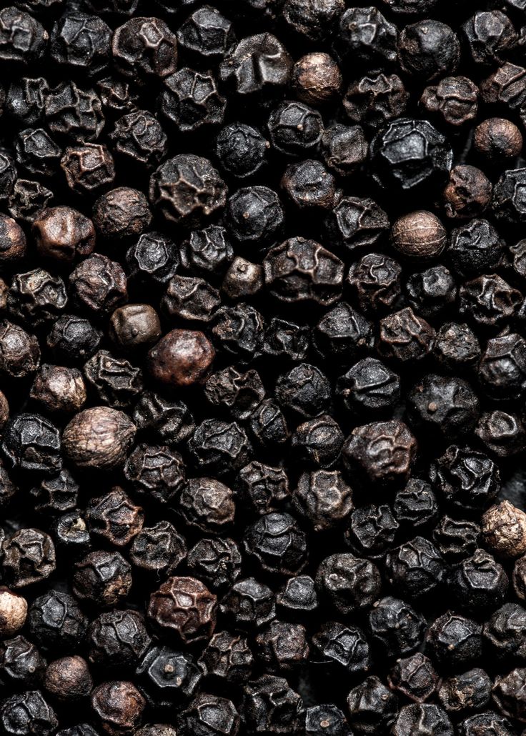 BioPerine, a piperine extract found in supplements, side by side